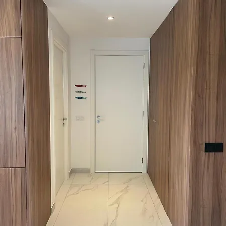 New Luxury Apartment, Sea View With Pool & Gym شقة نازاريه
