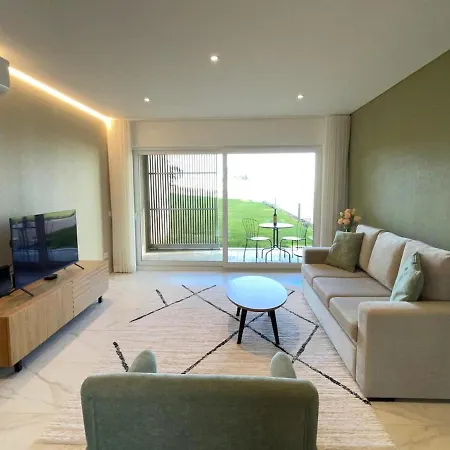 New Luxury Apartment, Sea View With Pool & Gym *