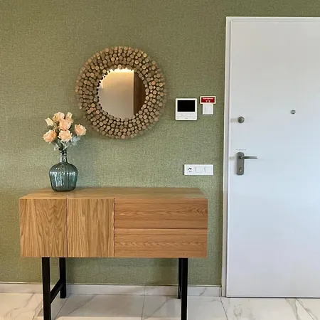 New Luxury Apartment, Sea View With Pool & Gym شقة نازاريه