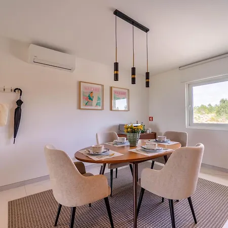 דירה New Luxury Apartment, Sea View With Pool & Gym נאזרה
