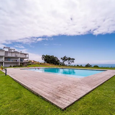 New Luxury Apartment, Sea View With Pool & Gym * Ναζαρέ