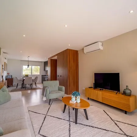 New Luxury Apartment, Sea View With Pool & Gym נאזרה