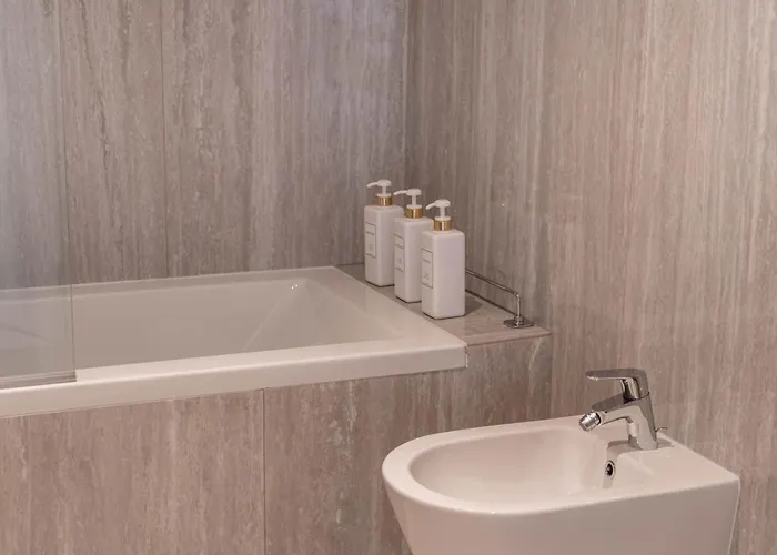 New Luxury Apartment, Sea View With Pool & Gym Διαμέρισμα *
