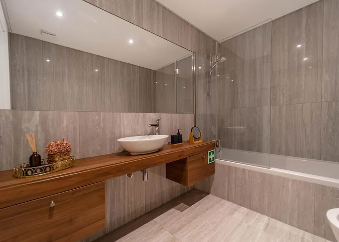 Διαμέρισμα New Luxury Apartment, Sea View With Pool & Gym *